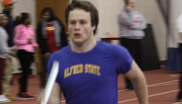 Indoor Track Finishes 8th in Season Opener