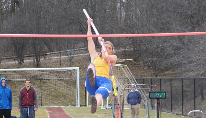 Jordyn Pettit competes in the pole vault