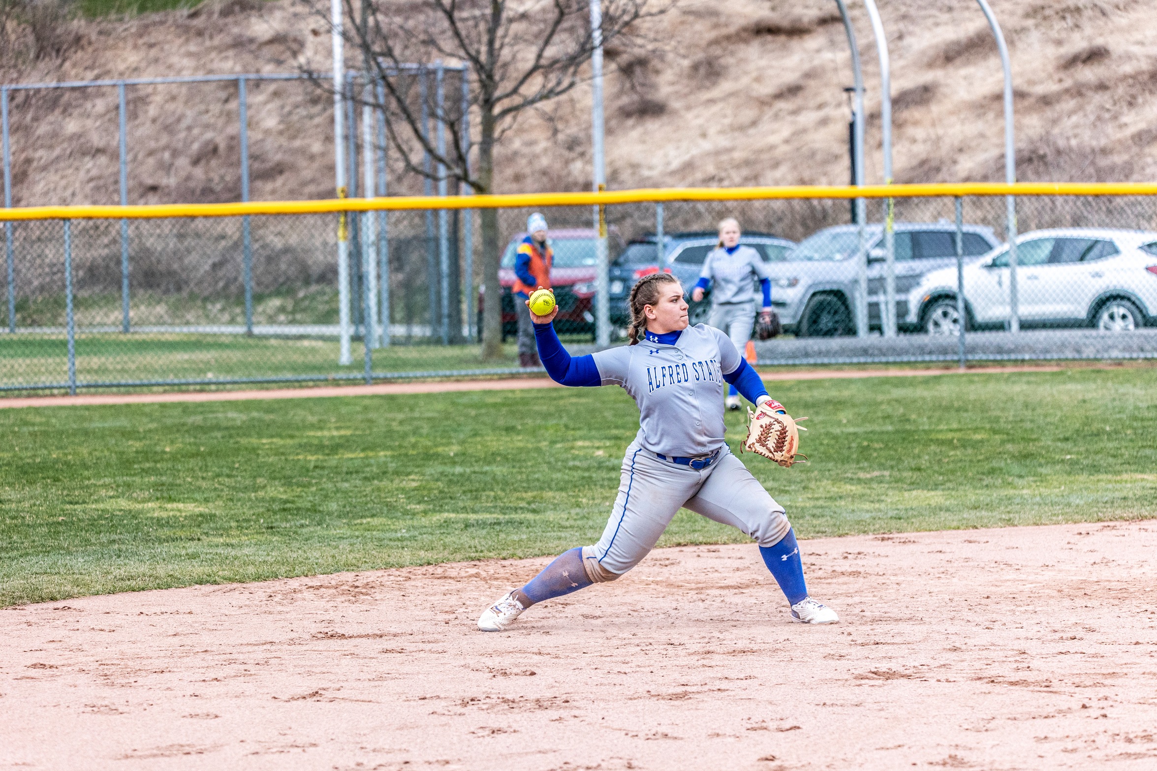 Pioneers Fall in Conference Doubleheader