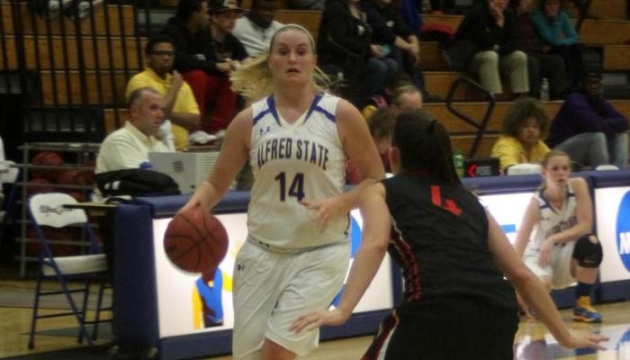 Lady Pioneers Tripped up by Middlebury