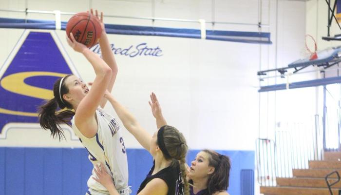Gleaton and Bialecki Record Double-Doubles