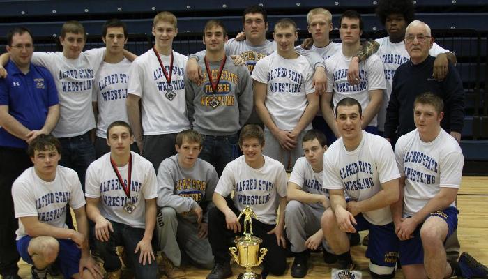 Pioneers Finish 2nd at USCAA Wrestling Invitational Championship