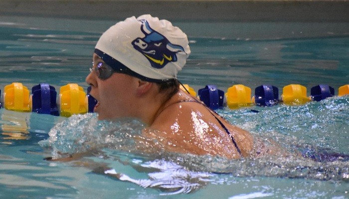 Elizabeth Jurs swimming breastroke