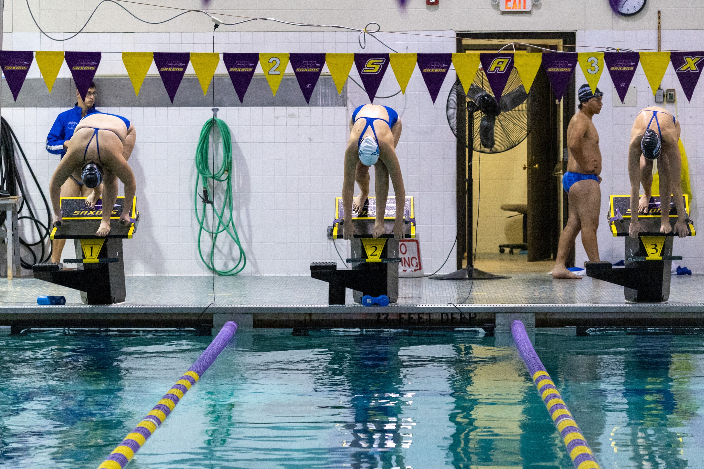 Women’s Swimming and Diving Split at Utica
