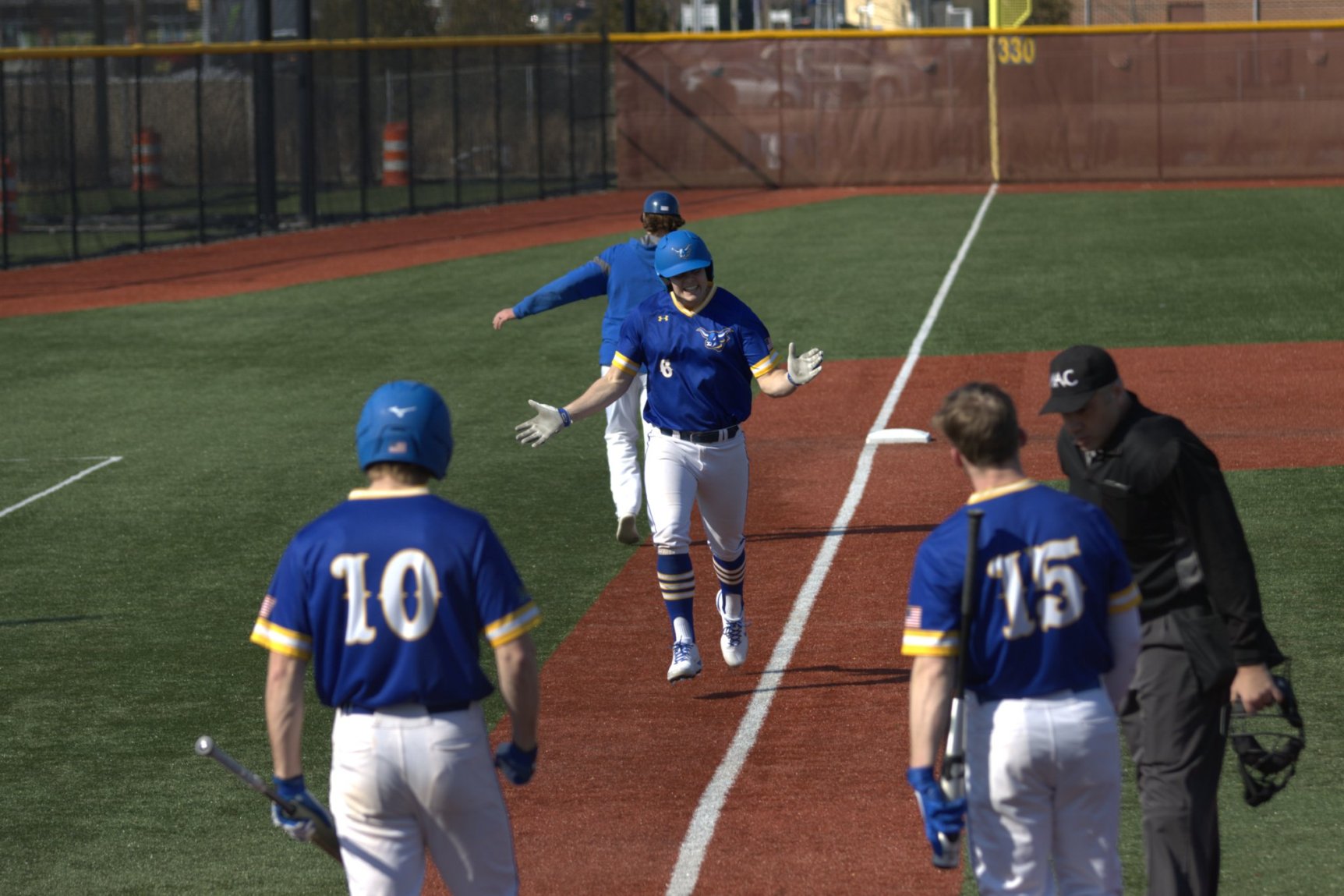 Avallone Hits Eighth Homer, Pioneers Split with La Roche